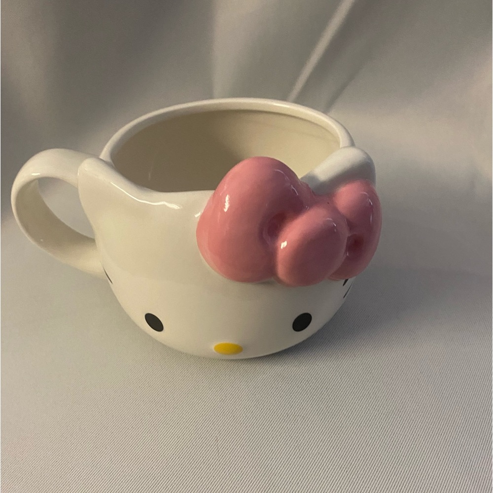 Hello Kitty ๐ - Picture 3 of 6